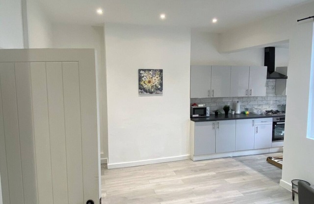 Stylish Home close to City Centre/Anfield Stadium/Hospital - Sleeps up to 10