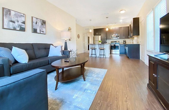 Stylish Lakefront Tampa Living, Pet Friendly