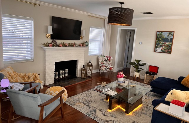 Stylish - Minutes From Beach, Bars & Eateries