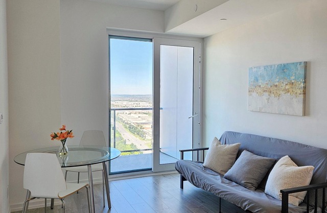Stylish New Condo up to 4 People