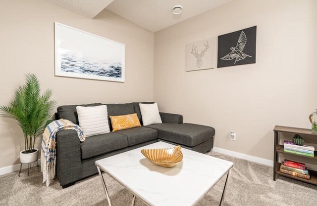 Stylish & Private 2 bedroom guest unit.