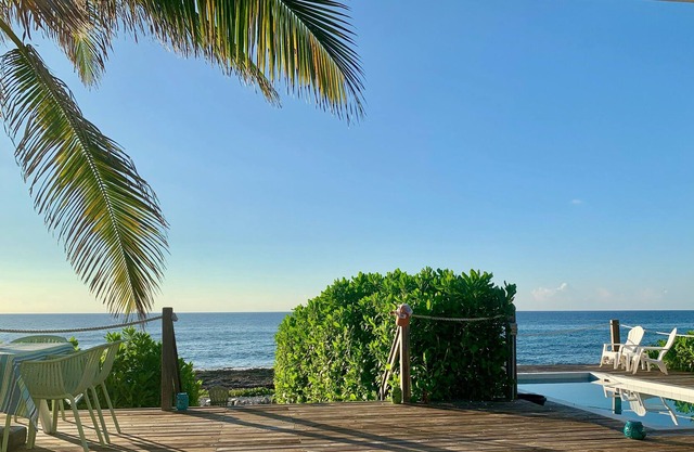 Stylish & Relaxed, Original Oceanfront Beach House - "The Bach"
