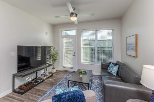Stylish & Spacious Stay Near The Banks