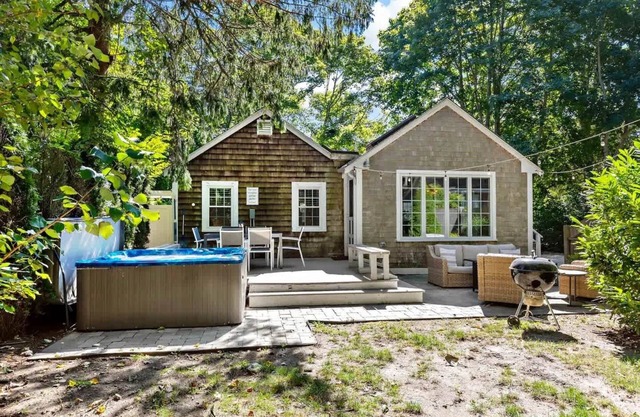 Stylish Updated Home, walk to Dennis Pond, Hot Tub!