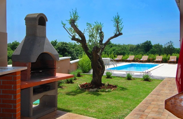 Stylish villa * with swimming pool and grill, bicycles, free WiFi