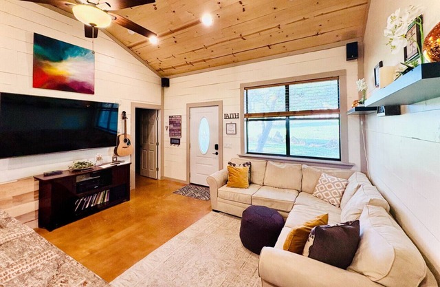 Stylish Zen Cottage at KC Memory Lane