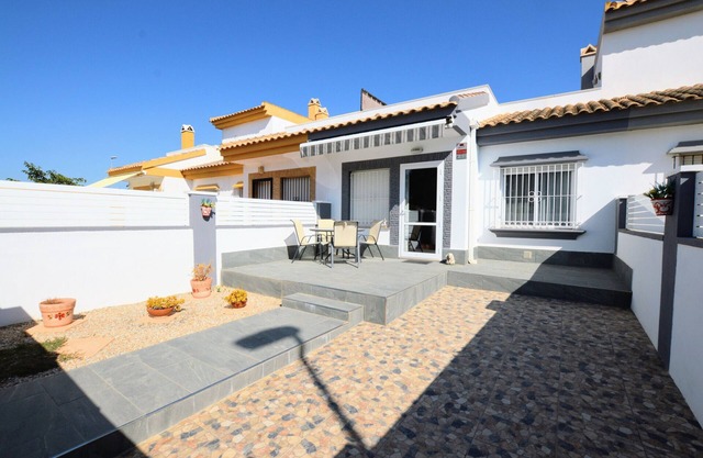 Sucina 2 Bed walking distance of tow