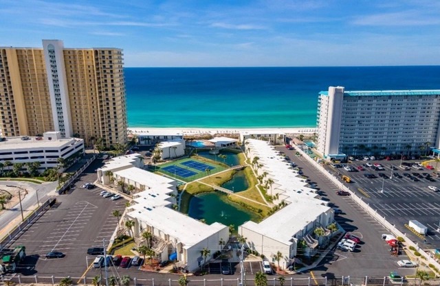 Sugar Beach condo : Charming 2 bed condo beachside. Beach chair service included