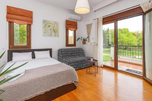 Suite Acropolis Serres Next To Center Parking