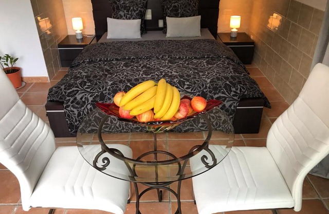 Suite luxe vue sur piscine et parc