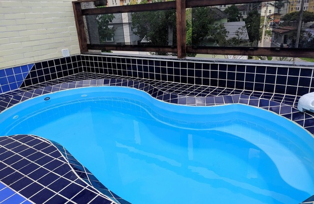 Suite with exclusive pool, barbecue and whirlpool.