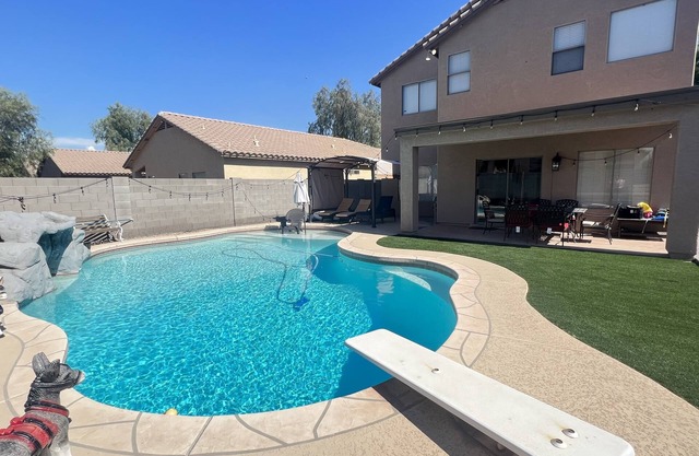 Summer home with diving pool 30 day minimum rental