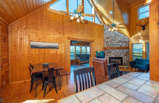 Summit Sunsets | Pets & Year-Round Mountain Views!