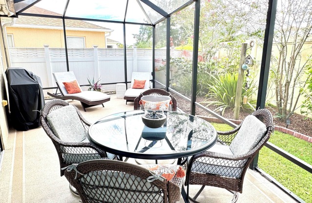 SUMTER SQUARE FUN!ENJOY NEARBY POOLS,GOLF,MUSIC AND ASK ABOUT A PRIVATE TV TOUR!