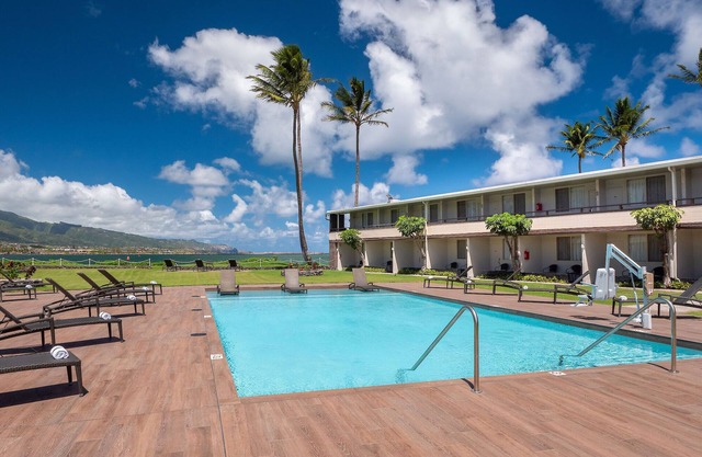 Sun, Sand & Poolside Comfort Near Maui Nui Botanical Gardens