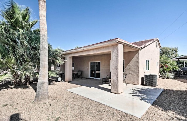 Sun-Soaked Colorado River Haven - Walk to Beaches!