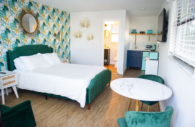 Sunburst Inn The Standard Studio - Room 6