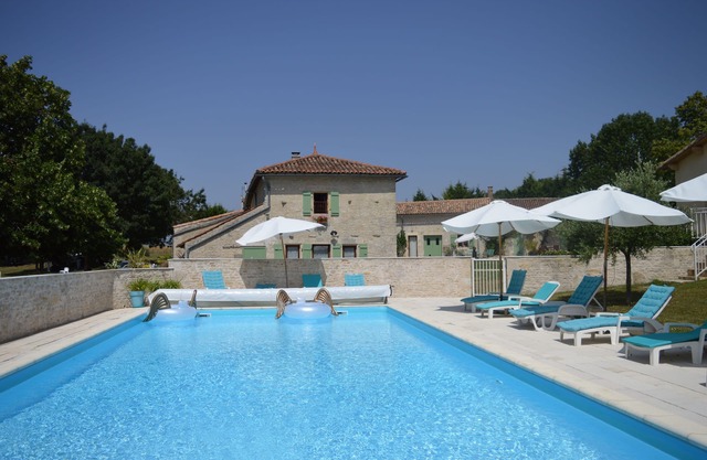 Sunflowers gite: sleeps 4/5 in a complex of 6 gites in the countryside.