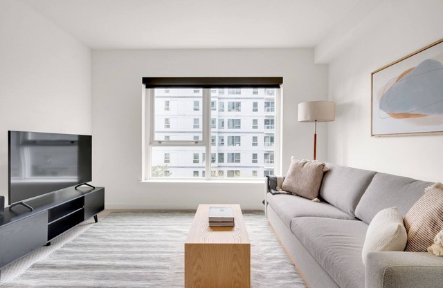 Sunny Bellevue 1BR w/Gym, W/D & Roof, near Downtown Park, by Blueground