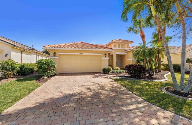 Sunny FL home! Beautiful pool setting! Close to Beaches! Peaceful neighborhood!