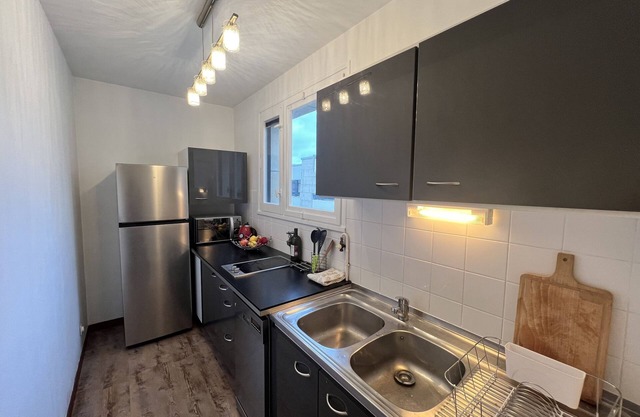 Sunny Flat, Parking & RER C et Ligne H