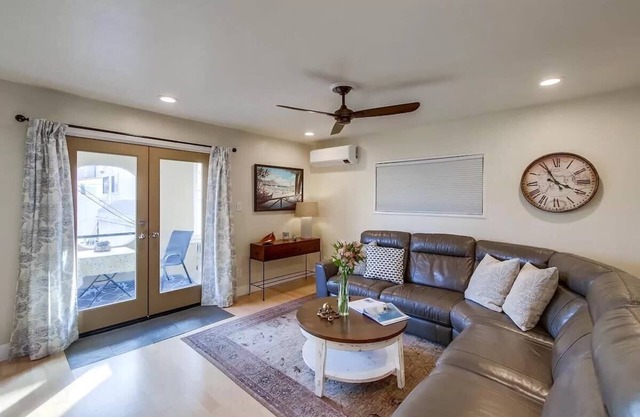 Sunny Mission Beach house, steps to Ocean & Bay!