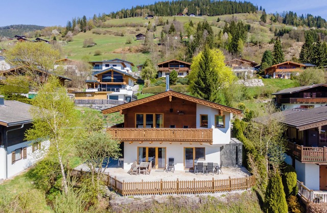 Sunny, quiet chalet with grand panorama