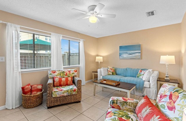 Sunray - Gulf-side townhouse, beach access & pool