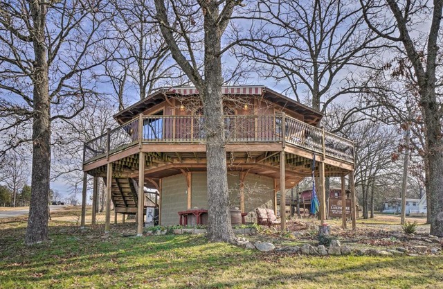 Sunset Bluff Treehouse On Bull Shoals Lake!