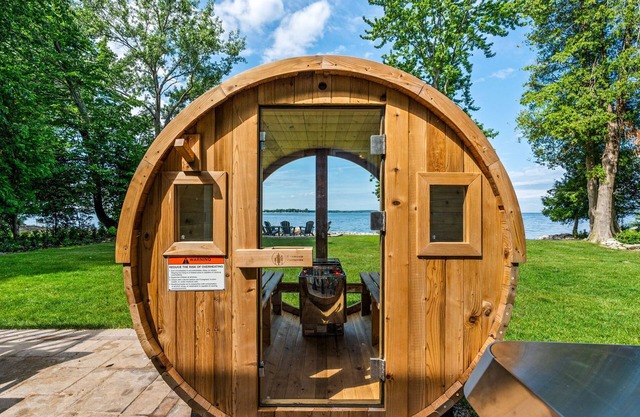 Sunset Cove| Lakefront | Sauna | Hot Tub