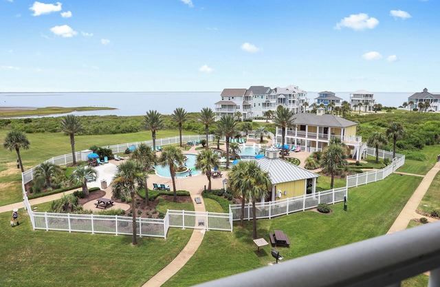 Sunset Estuary - Overlooking Lazy River Pool - Top Floor- NEW LISTING