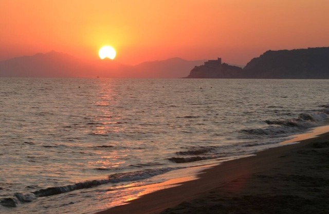 SUNSET VILLA