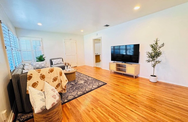 Sunset Luxe in East LA