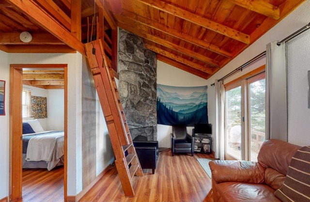 Sunset Point Mountaintop Cottage