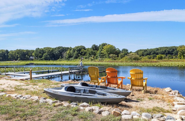 Sunset Shores - Lakefront Home with Hot Tub and Fire Pit