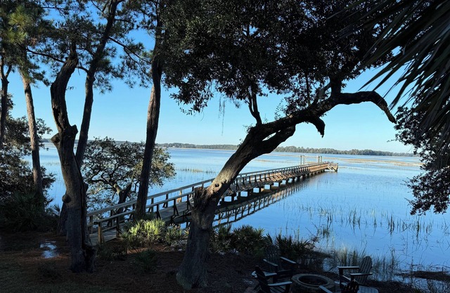 "Sunset views on the dock" updated Luxury Low country home on Callawassee Island