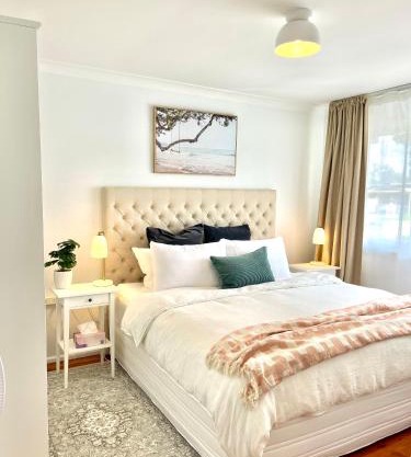 Sunshine Retreat Modern 3BR Haven