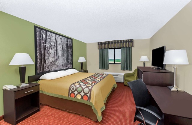 Super 8 by Wyndham Grinnell IA