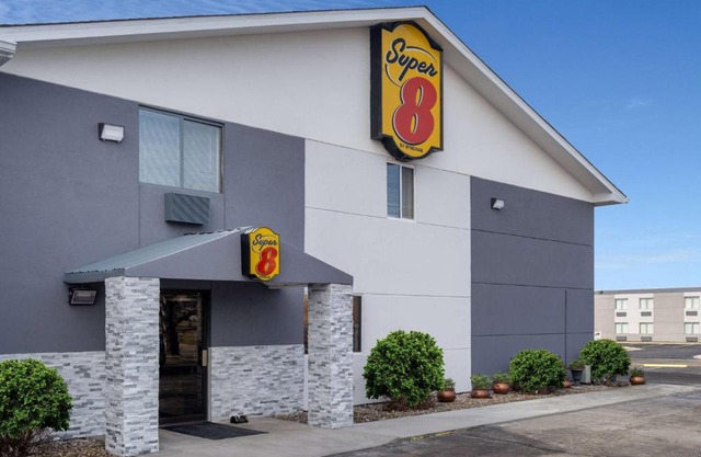 Super 8 by Wyndham Merrillville