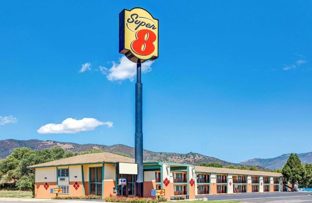 Super 8 by Wyndham Yreka
