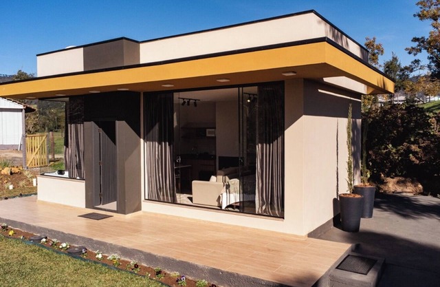 Super Tinyhouse ao Lado da Igreja Matriz