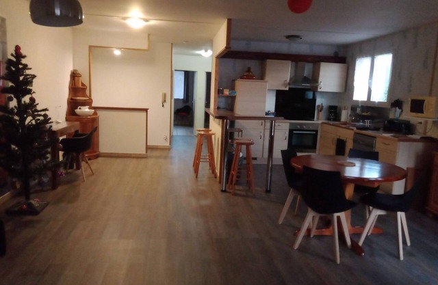 Superb and spacious T3 of 85 square meters (metro la Vache line B)