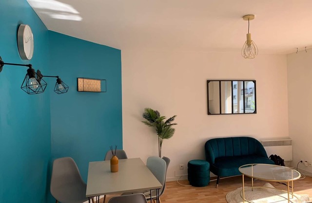 Superb bright apartment 2 minutes from Cergy station