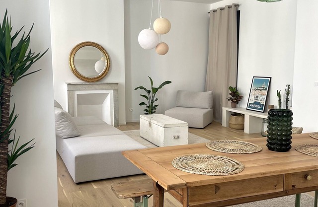 Superb renovated duplex, near Panier and business center