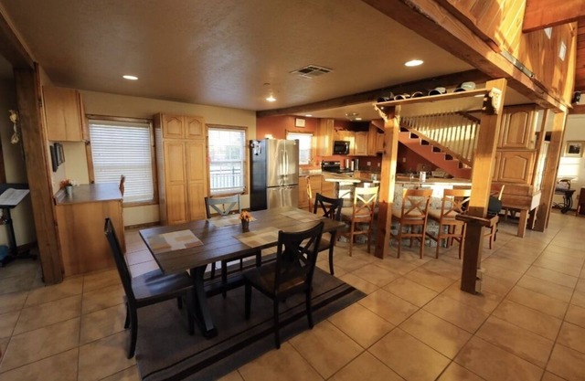 Superb view Lake Ellsworth! Log cabin in the country.