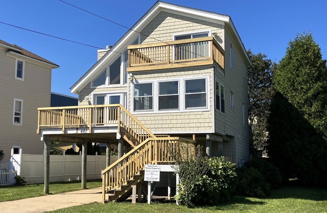 Surfside Beach Cottage- steps from Virginia Beach Boardwalk!