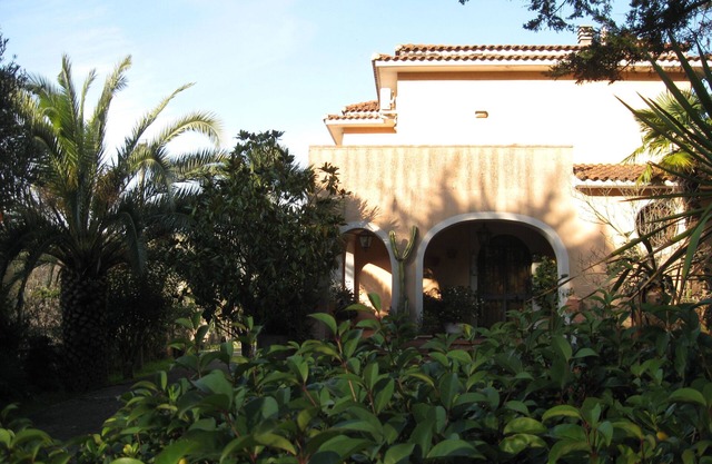 Surrounded by greenery, large equipped garden, sea reachable in a short time
