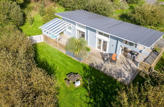 Swanpool, Great Field Lodges - a lodge that sleeps 2 guests in 1 bedroom