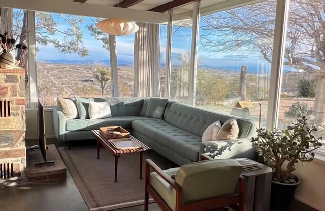 Sweeping Views, Pool & Hot Tub - High Desert House