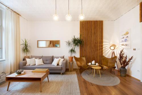 Symphony Apartment - FREE Parking & Airport Taxi